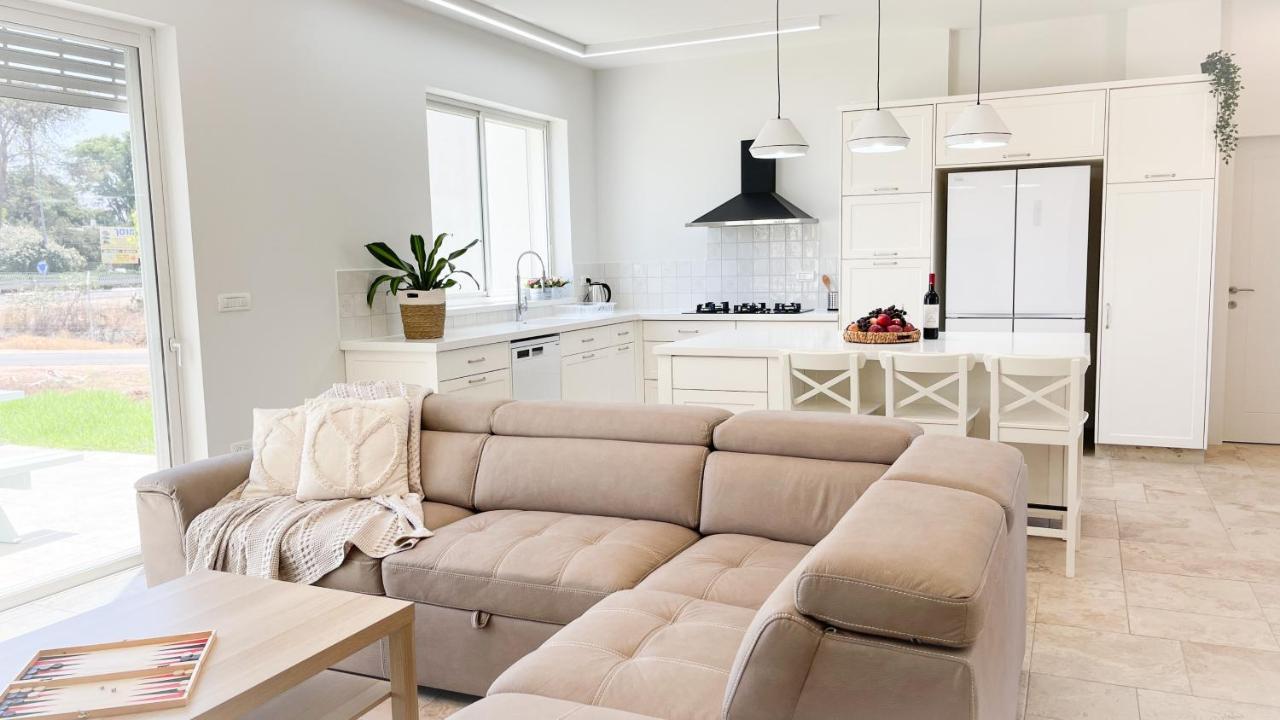הבית הלבן בכפר בלום Villa Esterno foto