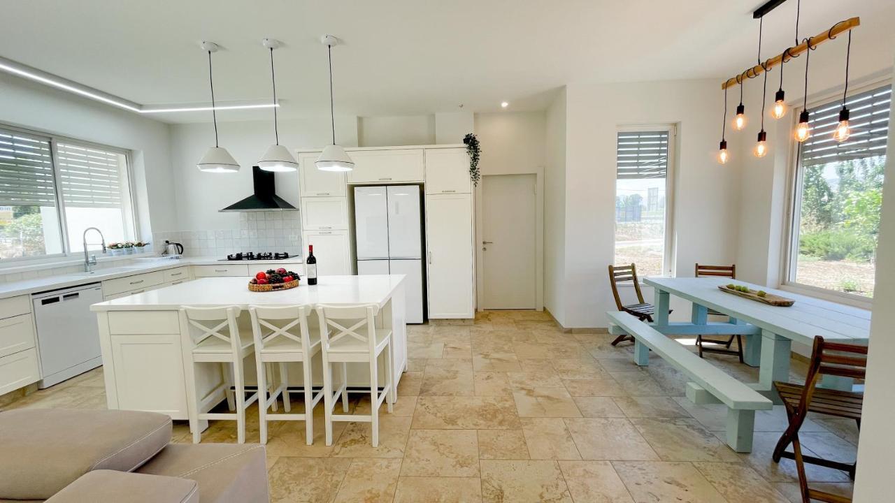 הבית הלבן בכפר בלום Villa Esterno foto