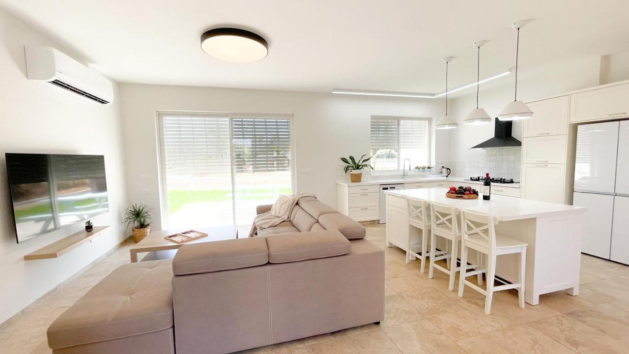 הבית הלבן בכפר בלום Villa Esterno foto