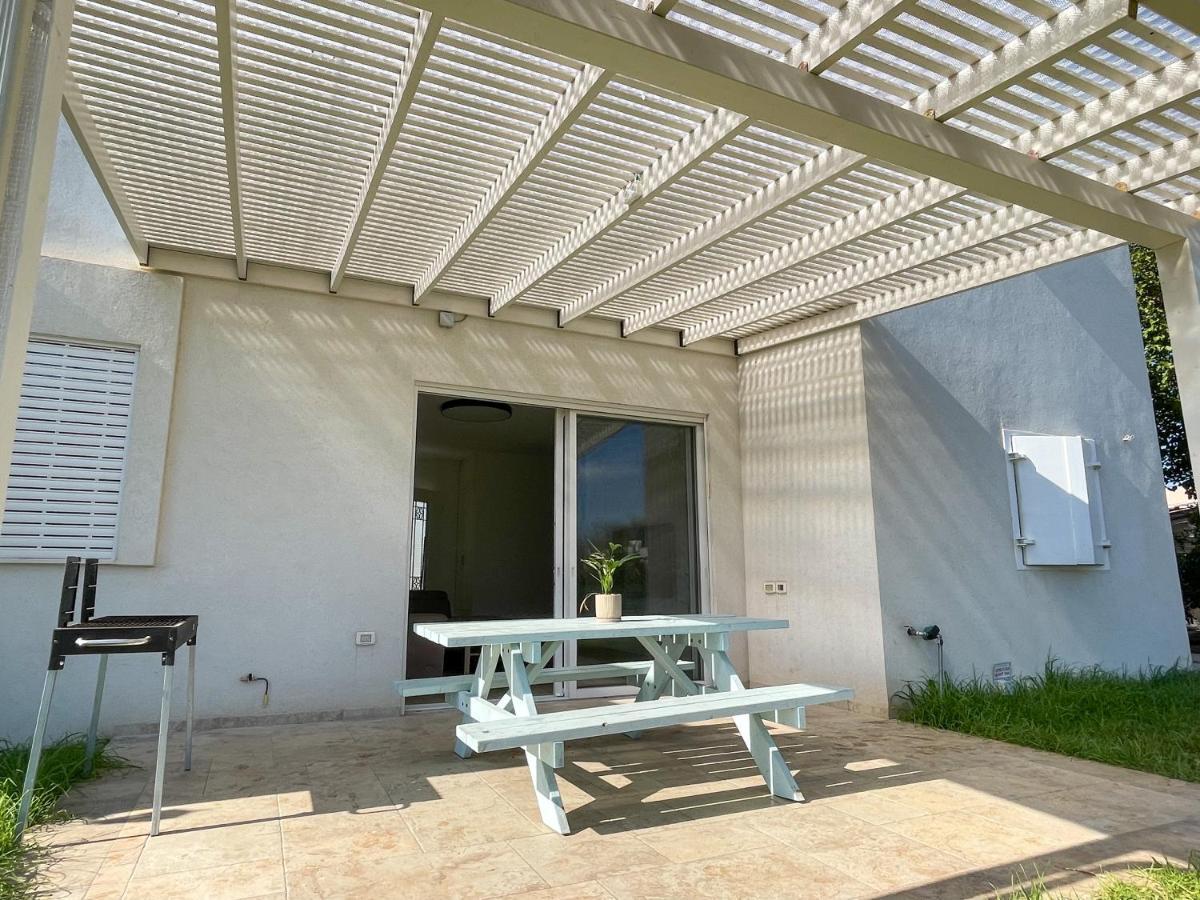 הבית הלבן בכפר בלום Villa Esterno foto