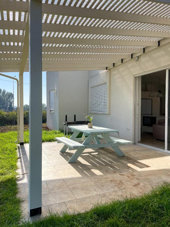 הבית הלבן בכפר בלום Villa Esterno foto